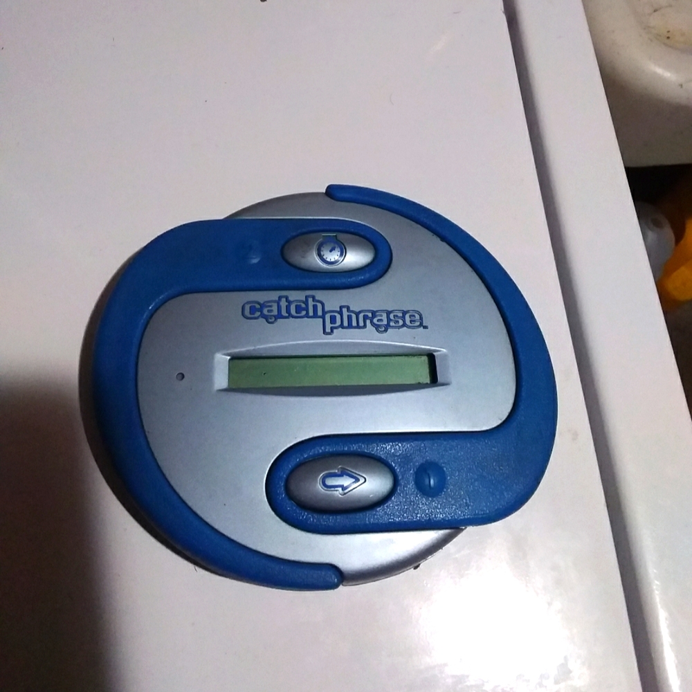 Catch Phrase hand game system